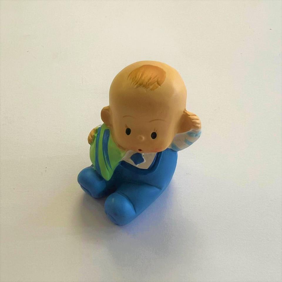 decorazione bambino con cuscino hobby fun resina h 4 cm