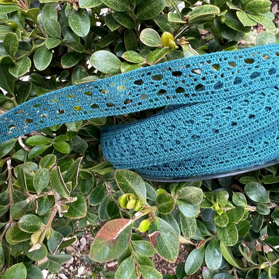 Pizzo in puro cotone blu petrolio I nastri di Mirta 20 mm x1 m