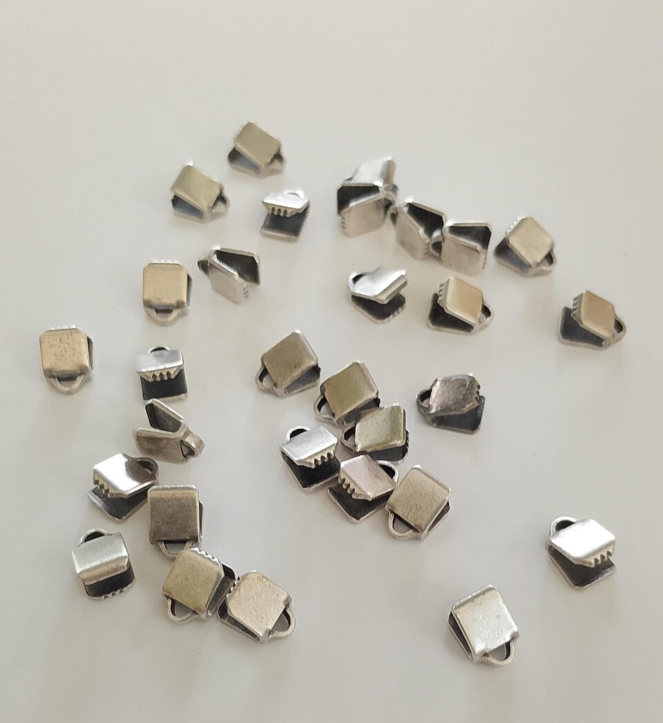Terminale per cordini 5mm argento chiaro menoni busta da 30 pezzi