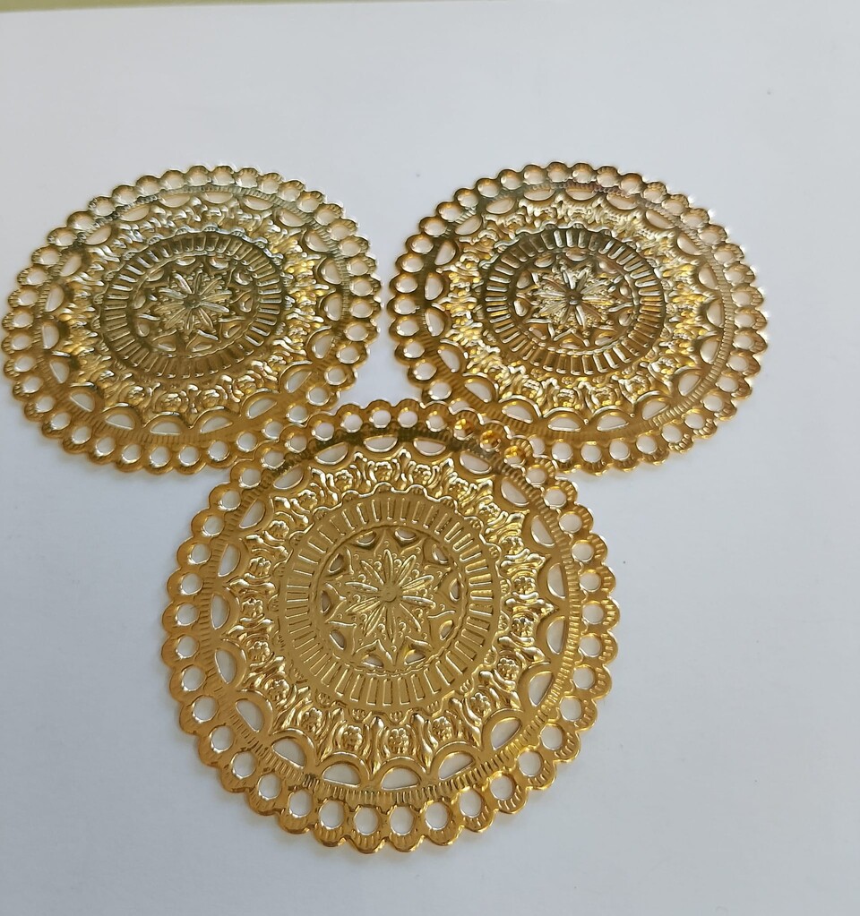 Copia di ciondolo effetto filigrana  diametro 73 mm colore oro menoni busta da 3 pezzi