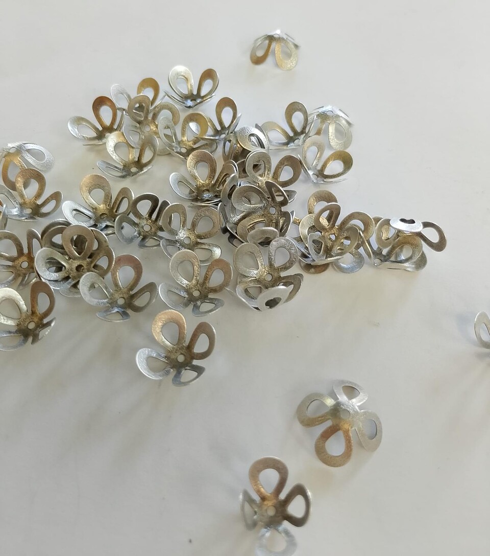 coppetta copriperla argento antico chiaro 13 mm menoni busta da 50pezzi