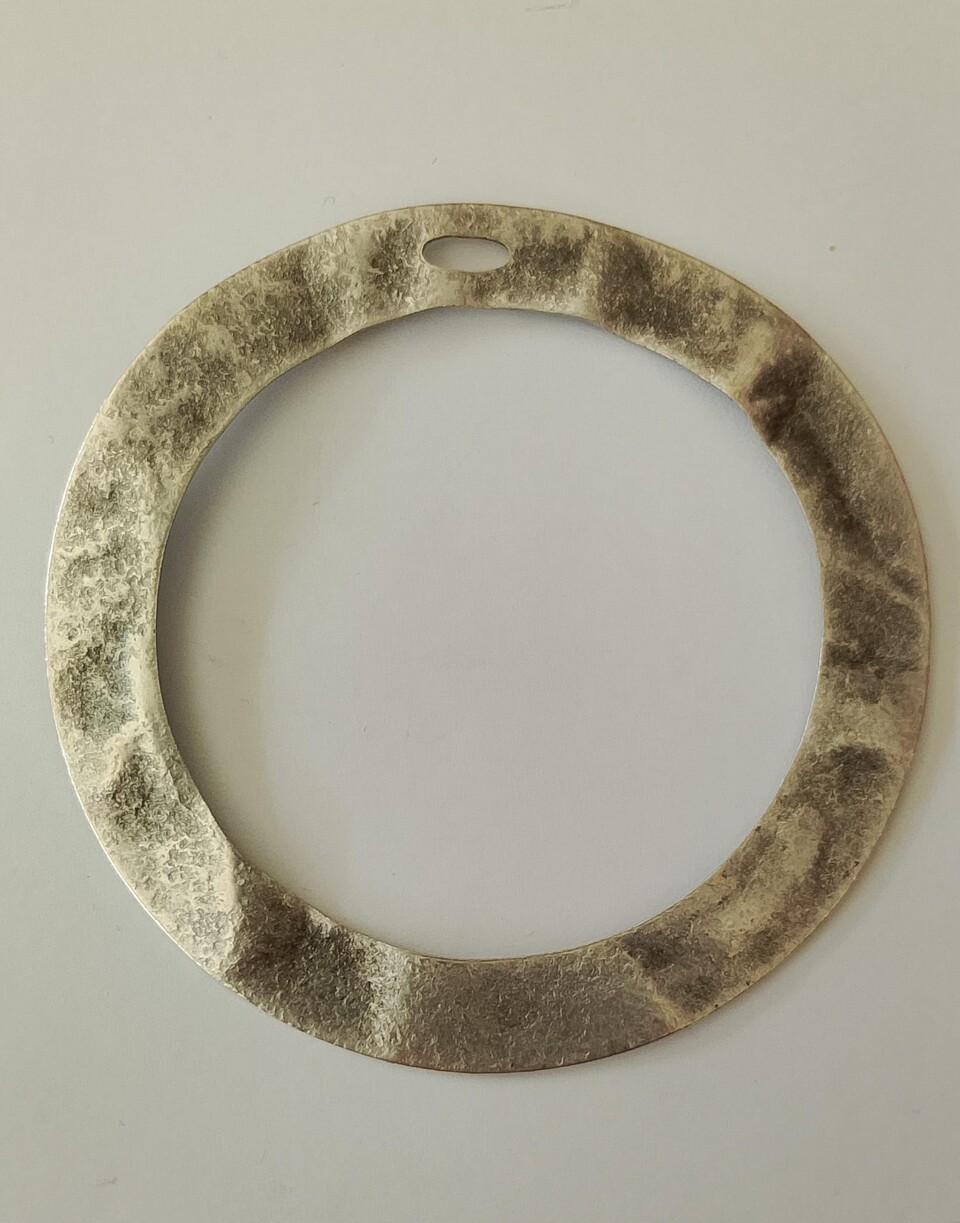 di Ciondolo rondella martellata 60mm argento antico menoni busta da 4 pezzi