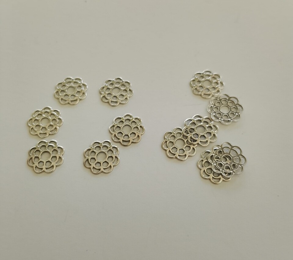 fiori per charms colore argento diametro 10mm menoni busta da 50 pezzi