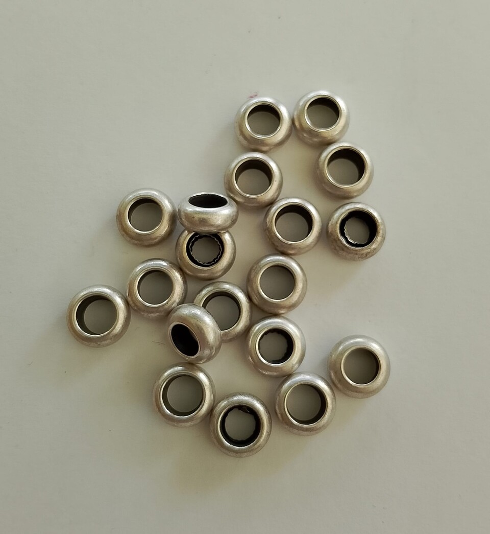 pallina ottone argento antico chiaro diametro 9 mm  con foro passante largo menoni busta da 20 pezzi