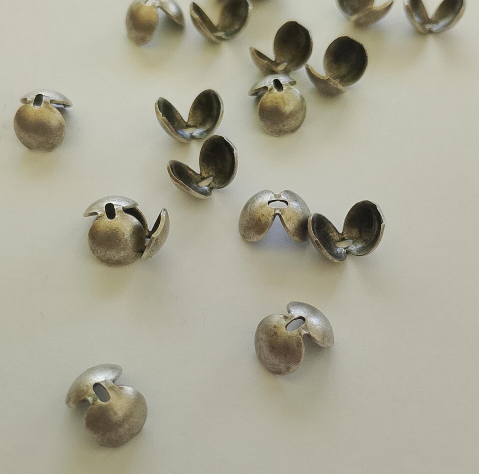 Terminale per cordini a coppetta  7mm argento antico menoni busta da 20 pezzi