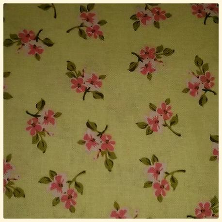 Tessuto americano avorio con fiorellini rosa to.do 50x55cm