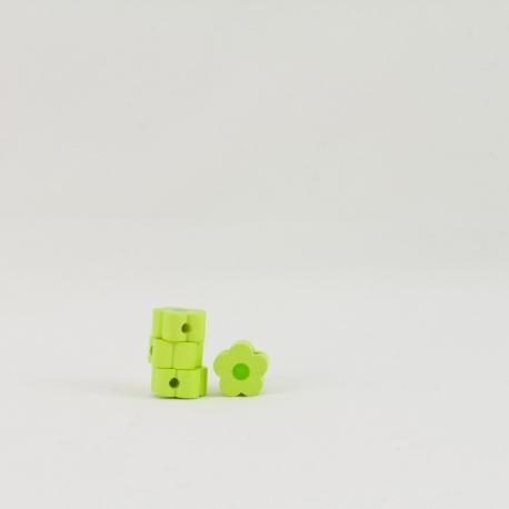 ciondolo fiore di legno con foro passante verde mela e verde marianne hobby 1,5 cm