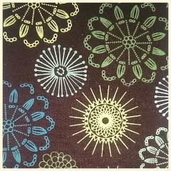 Tessuto americano marrone con stelle e fiori stilizzati to.do 50x55cm