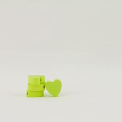 ciondolo cuore di legno con foro passante colore verde acido marianne hobby 20x20x8 mm