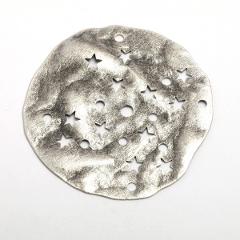 Ciondolo disco martellato con decori (2pezz ) menoni argento antico
