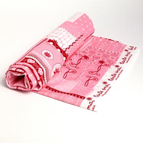 tessuto Tante Ema rosa con decori rossi e bianchi  tante ema  130 cm x 30 cm