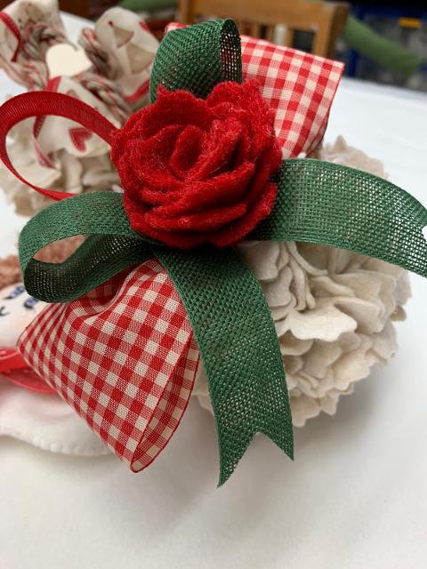 Set Palle di Natale ed un Angelo Arti e Grafica con fiocchi decorati e feltro