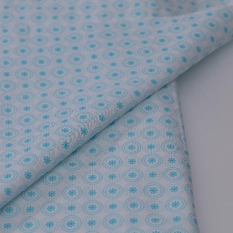 Stoffa Tante Ema bianca con cerchi e fiori azzurri TANTE EMA 130X30CM