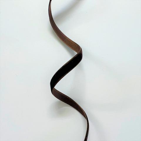 nastro in velluto di colore marrone Rayher 6 mm x 3 metri