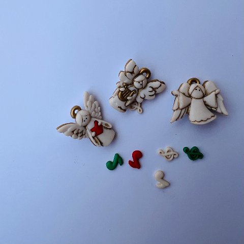 Bottoni decorativi angeli con note e chiavi di violino marianne hobby 2.5cm