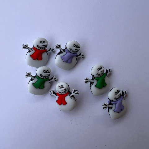 Bottoni decorativi pupazzi di neve con sciarpa rossa, verde e lilla marianne hobby 2.5cm