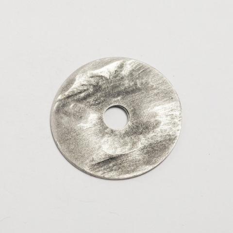 Ciondolo disco irregolare 30 mm c/foro centrale menoni argento antico