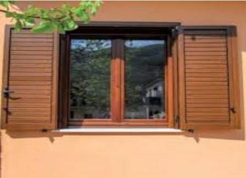 Infissi in LEGNO Vetrate/ Persiane - Lavorazione Artigianale