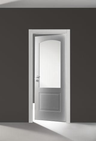 PORTE LACCATE IMIC - MOD. GEOMETRIKA 710 GV CON ANTA TAMBURATA PANTOGRAFATA CON RIQUADRO INFERIORE E VANO VETRO AD ARCO