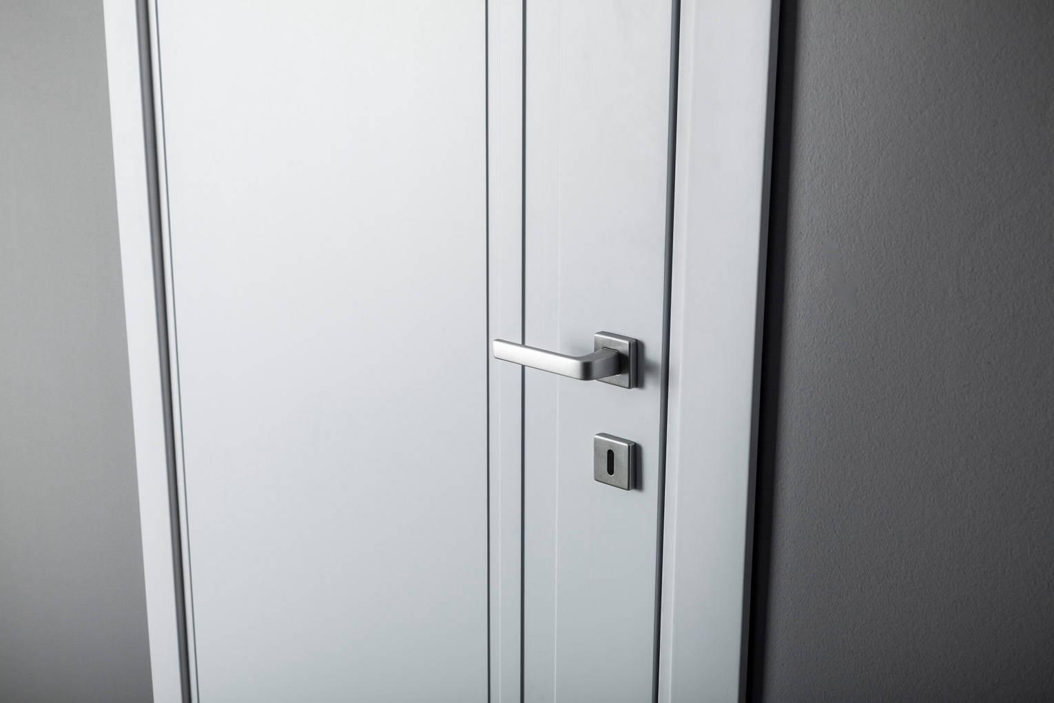 PORTE LACCATE IMIC - MOD. SEVENTY 210 P CON ANTA TAMBURATA PANTOGRAFATA  LINEE VERTICALI