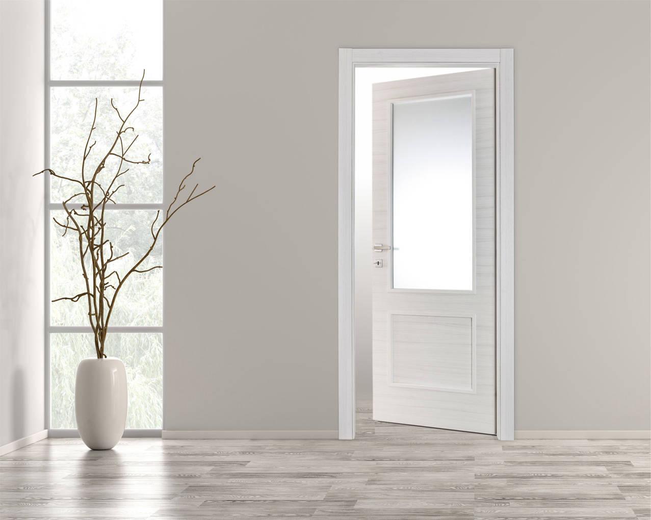 PORTE IN LAMINATINO IMIC - MATERIKA  MOD. 200VV ANTA TAMBURATA CON FODERA INFERIORE E VANO VETRO SUPERIORE