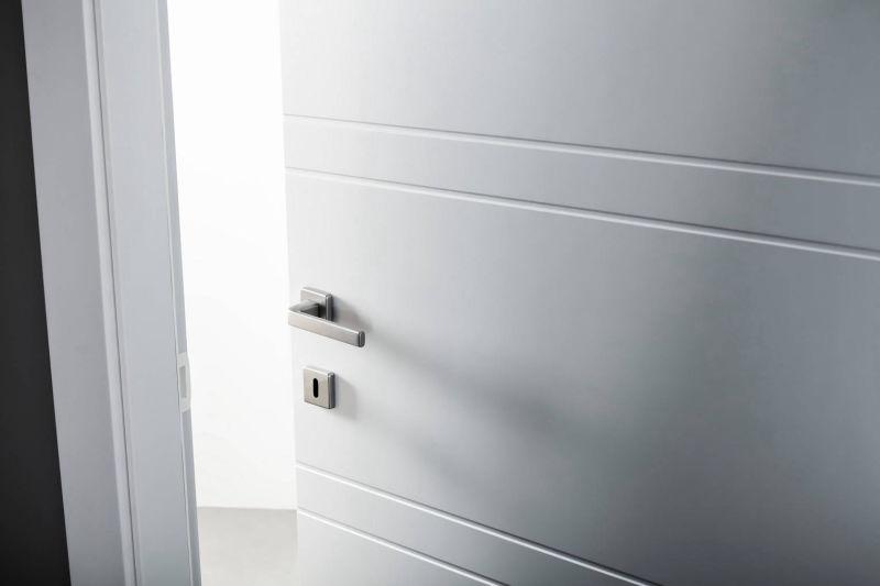 PORTE LACCATE IMIC - MOD. LINE 140L  CON ANTA TAMBURATA CON INCISIONI