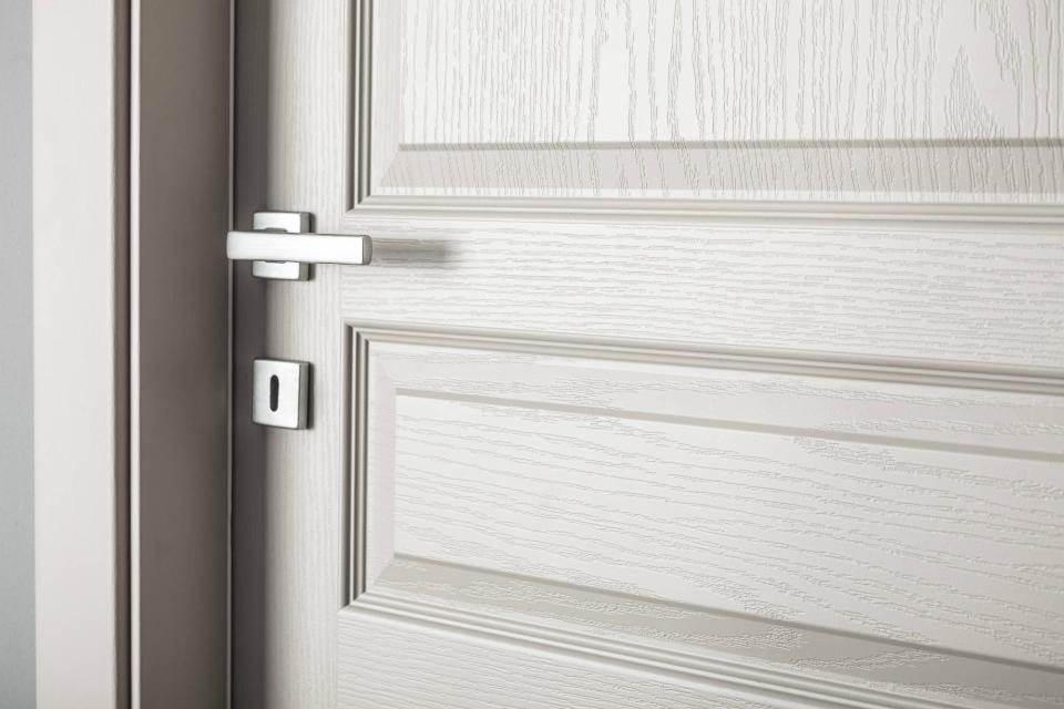 PORTE LACCATE IMIC - MOD. SHAPE 900S - ANTA CON DISEGNO E SUPERFICE EFFETTO LEGNO RICAVATI