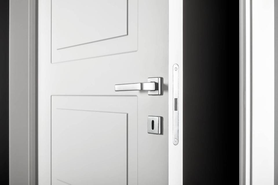 PORTE LACCATE IMIC - MOD. GEOMETRIKA 704 G IMIC CON ANTA TAMBURATA PANTOGRAFATA  CON QUATTRO RIQUADRI