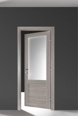 PORTE IN LAMINATINO IMIC - MATERIKA  MOD. 200VV ANTA TAMBURATA CON FODERA INFERIORE E VANO VETRO SUPERIORE