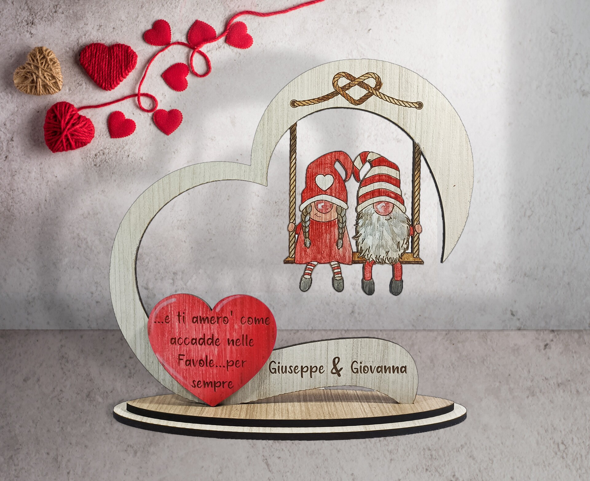 Gnomi dell'amore in legno dipinti a mano  BELLINVETRO