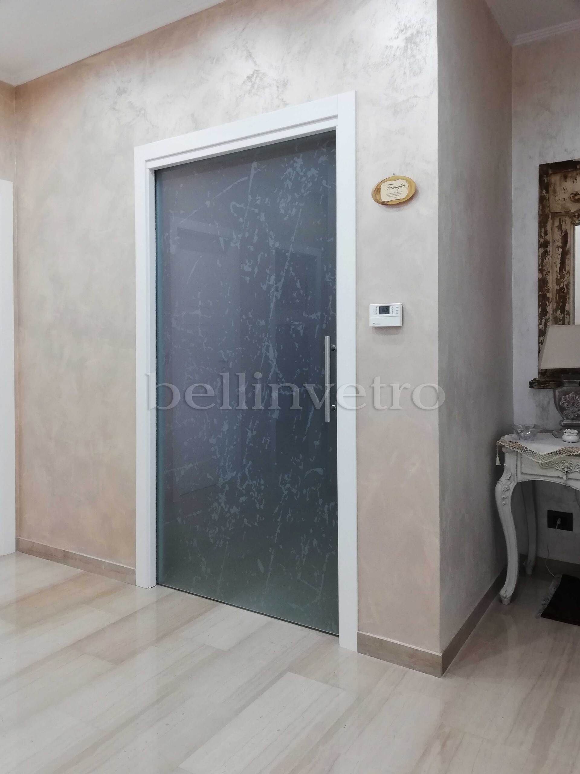 Porta in vetro  temperato da 8 mm con decoro sabbiato bellinvetro cod 830