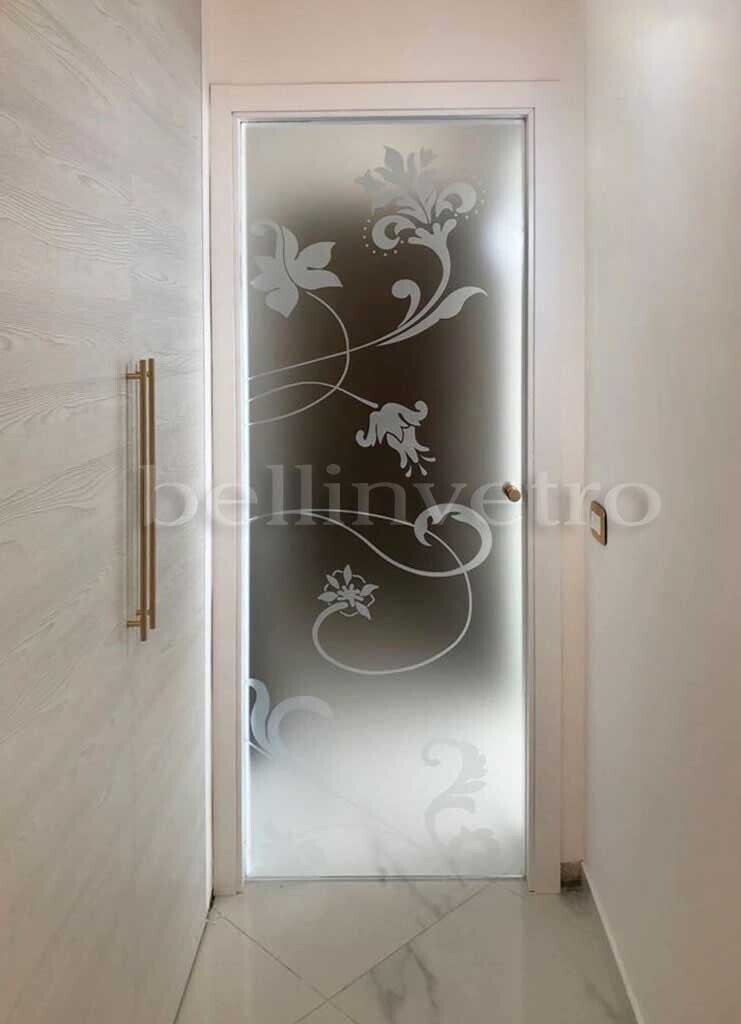 Porta a scomparsa in vetro temperato da 8 mm con decoro sabbiato bellinvetro cod 829