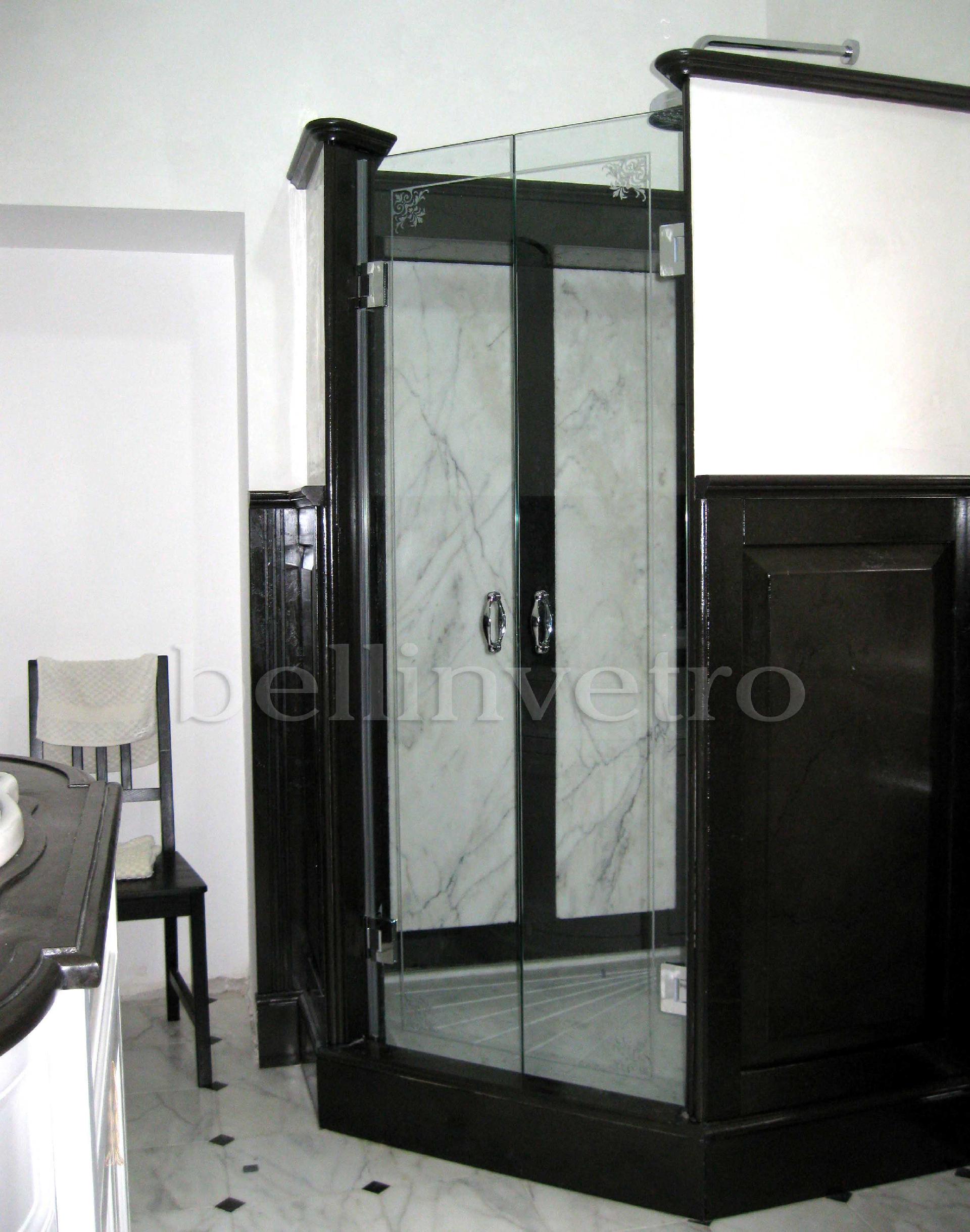 Box doccia in vetro temperato provvisto di accessori  BELLINVETRO 28