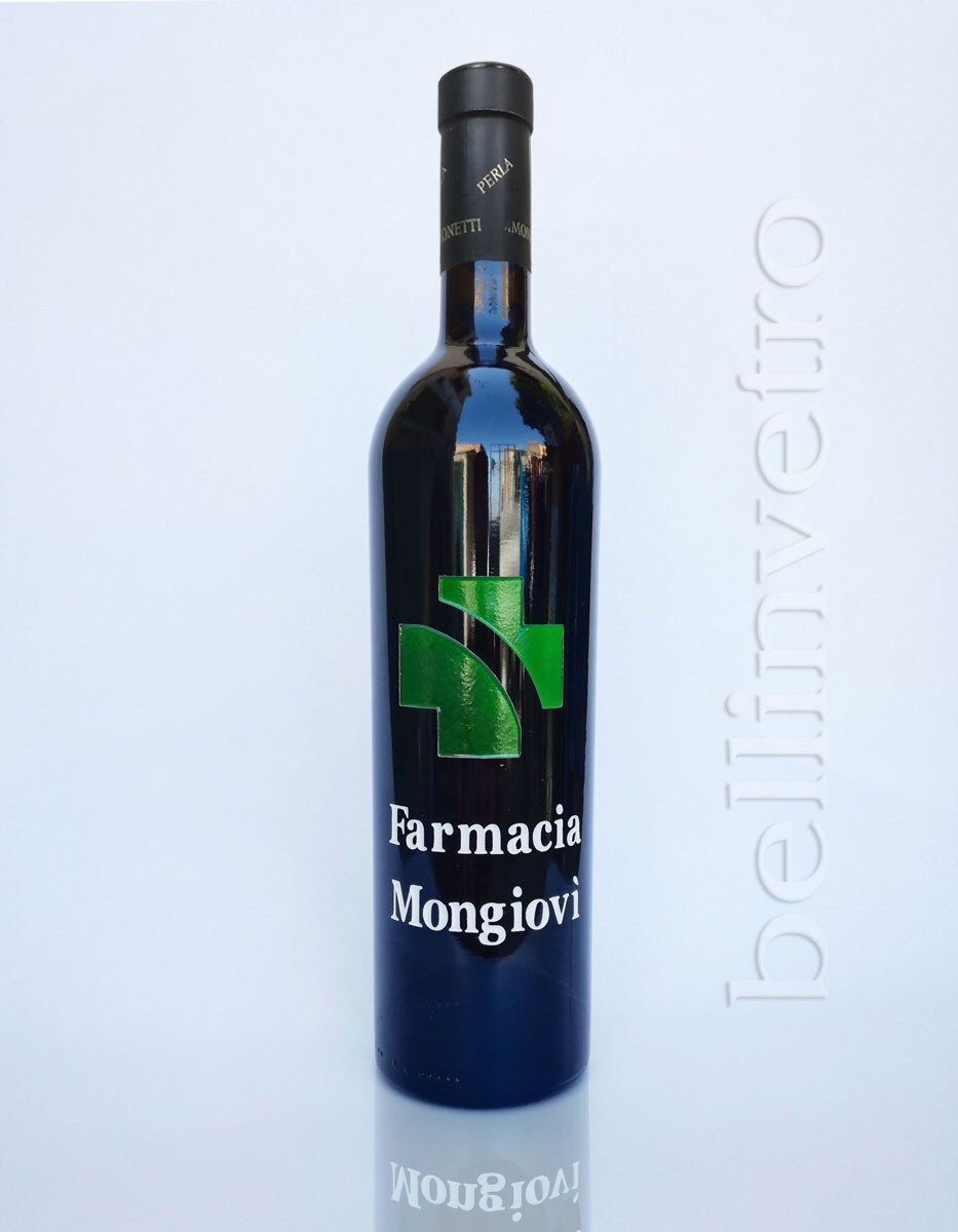 Bottiglia incisa e dipinta a mano regalo aziendale VINO CANTINE PAOLINI 17