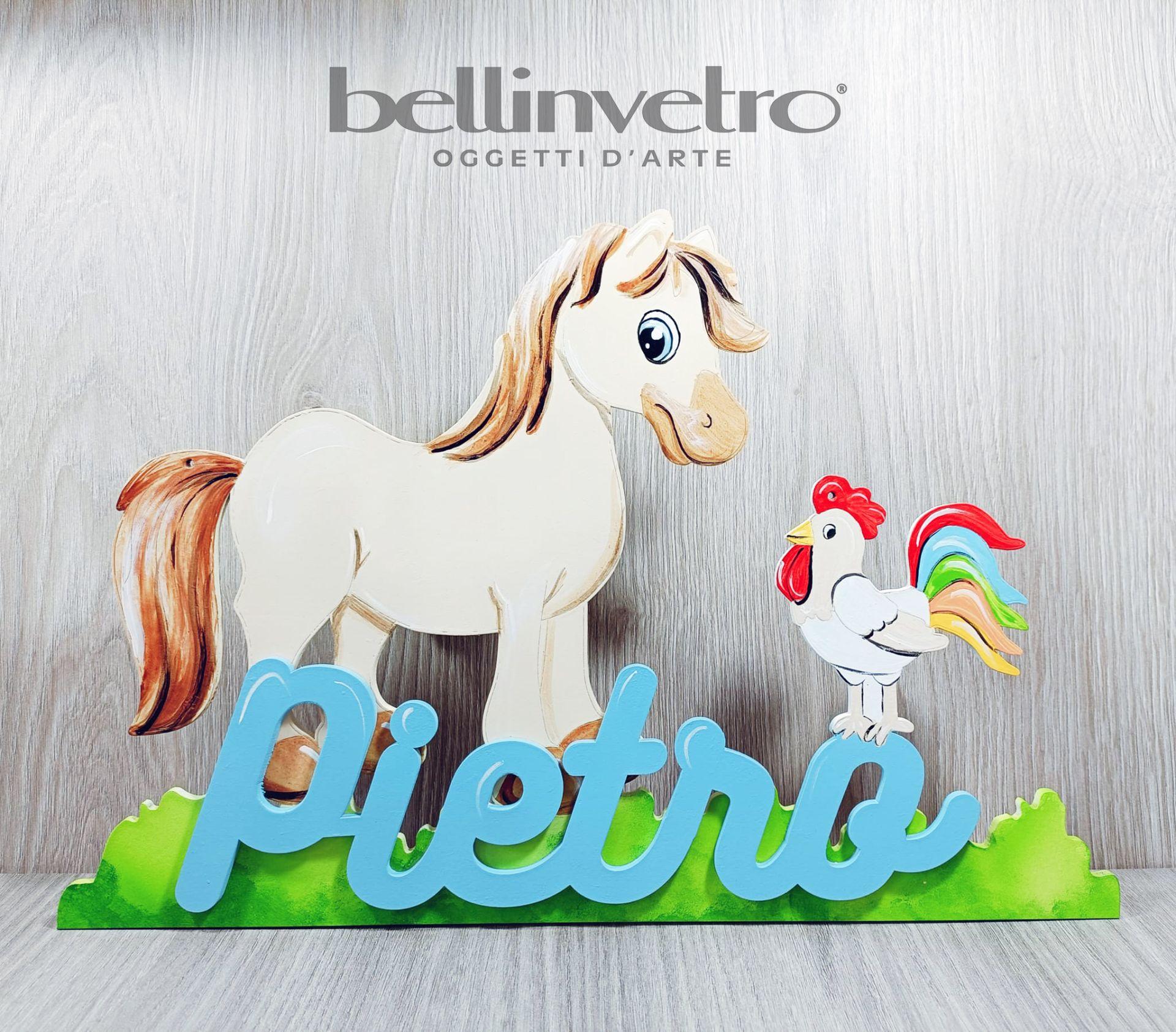 Nome in legno intagliato con cavallo e gallo dipinta a mano per bambini da  appoggio o appendere BELLINVETRO VR 171 - Corleone (Palermo)
