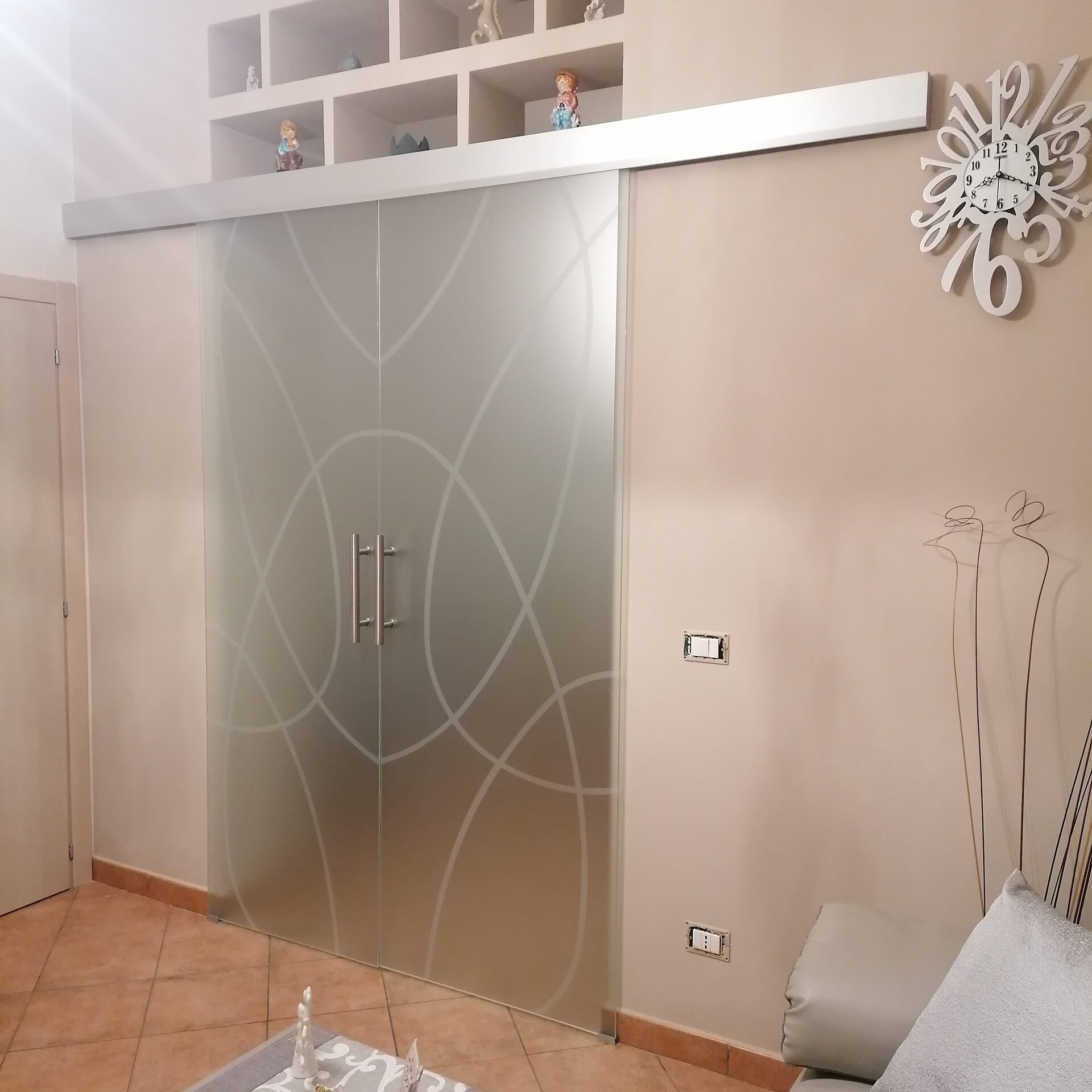 Porta in vetro scorrevole con binario bellinvetro cod 842