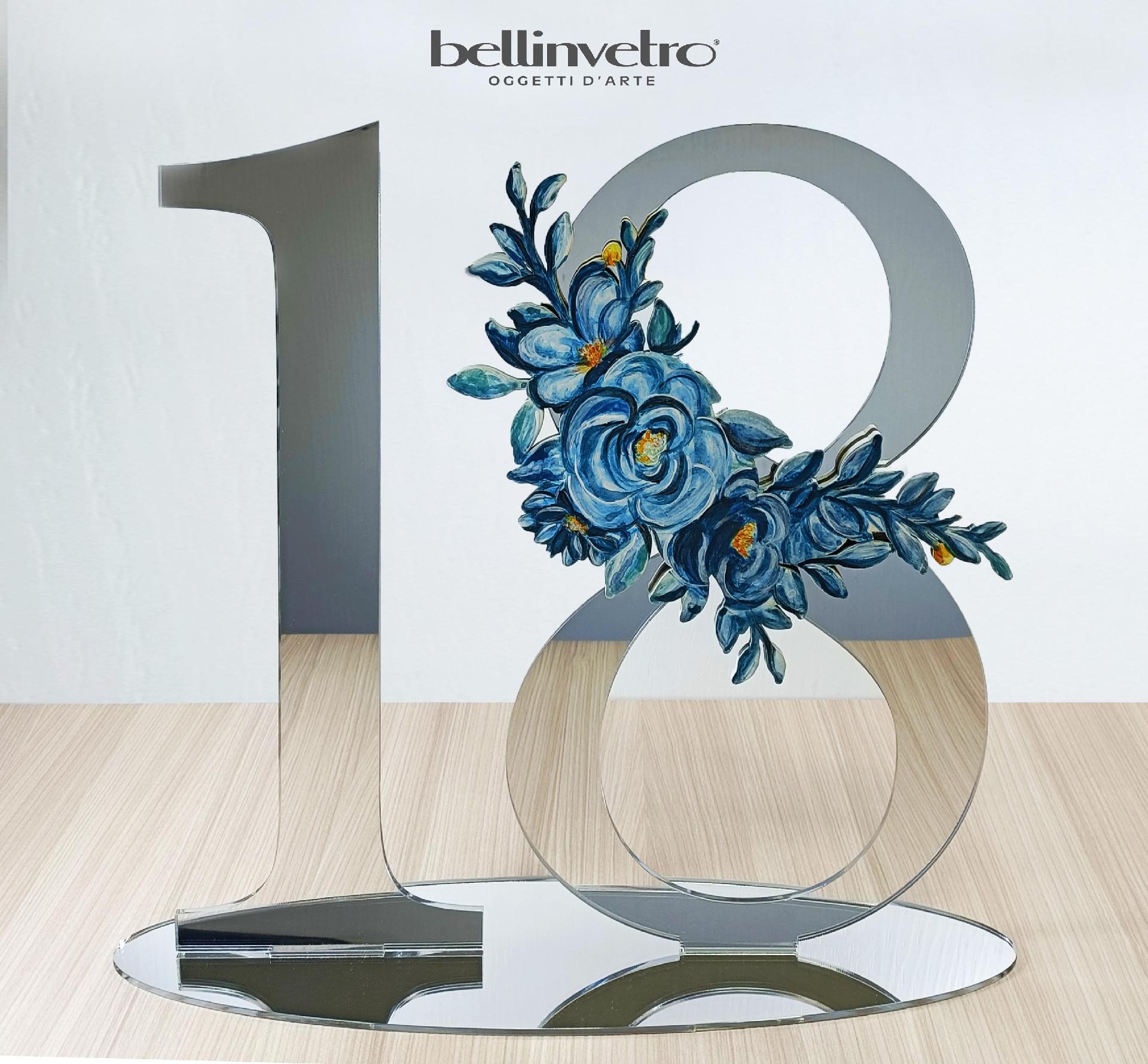 Numero 18 in plexiglass specchiato con decoro floreale BELLINVETRO