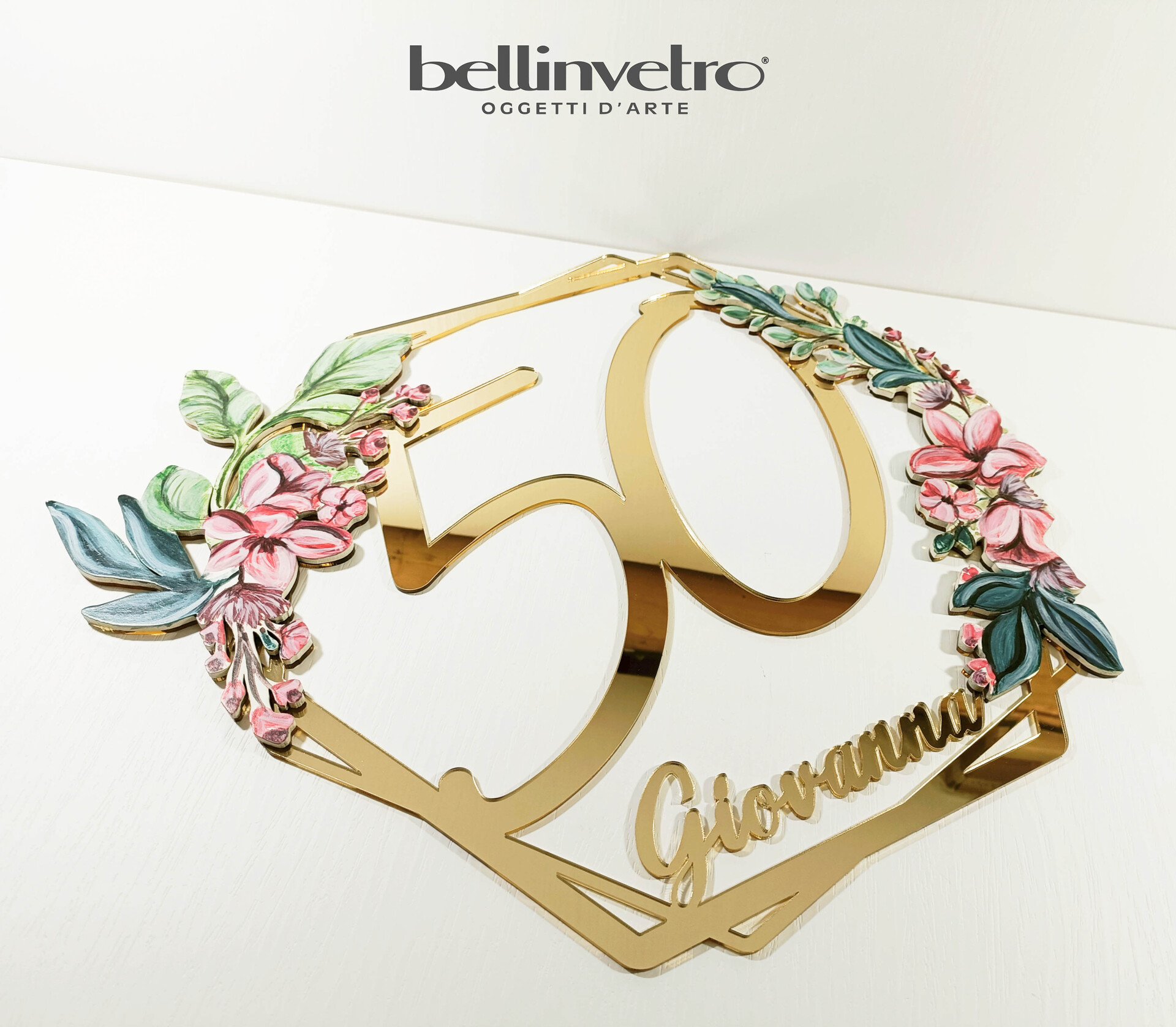 Numero in plexiglassa specchiato con decorazione floreale e nome - forma esagonale BELLINVETRO VR-UV432