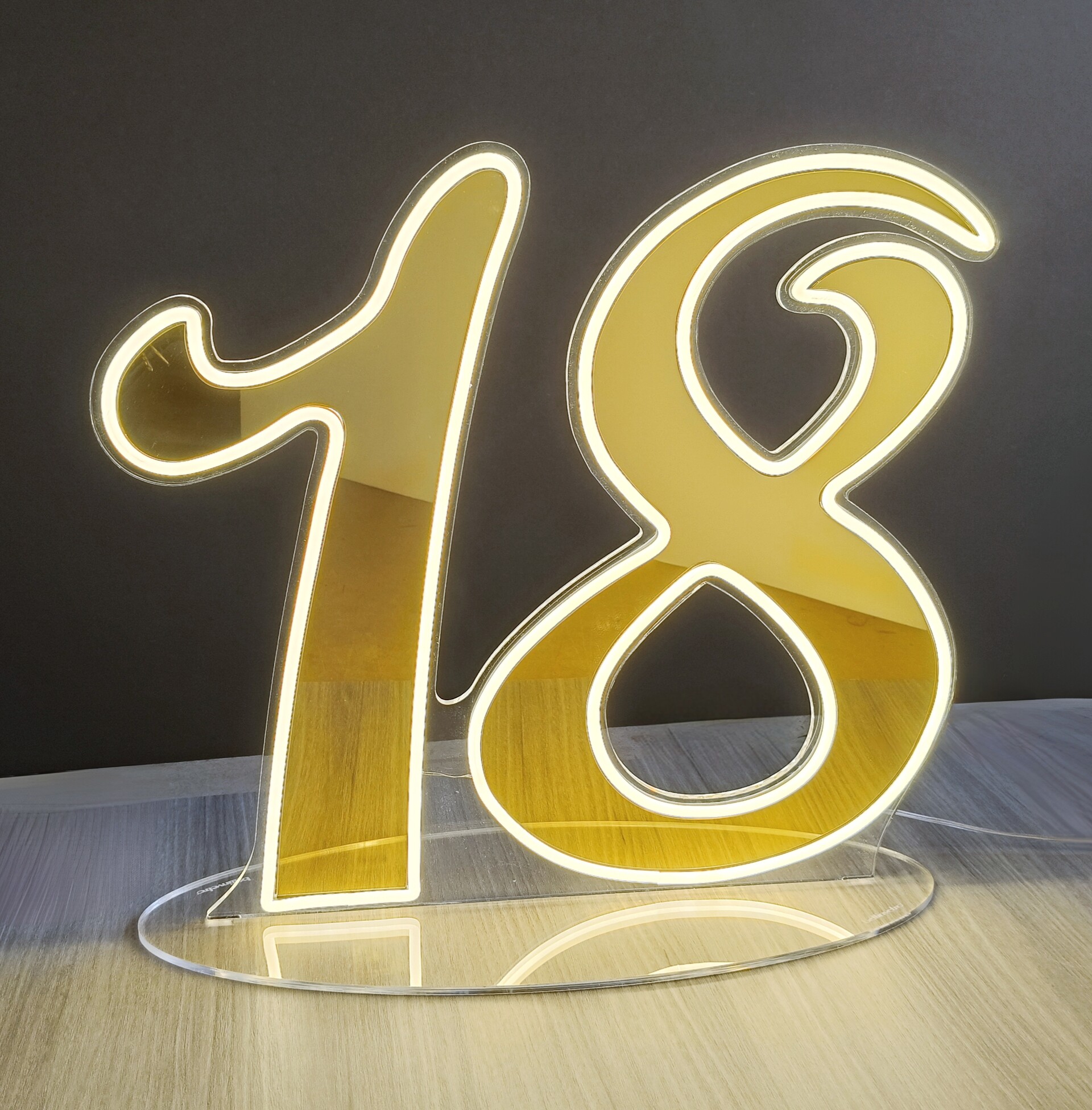 Numero neon - 18 monocolore specchiato da parete | d'appoggio BELLINVETRO VR 1310 LUXURY