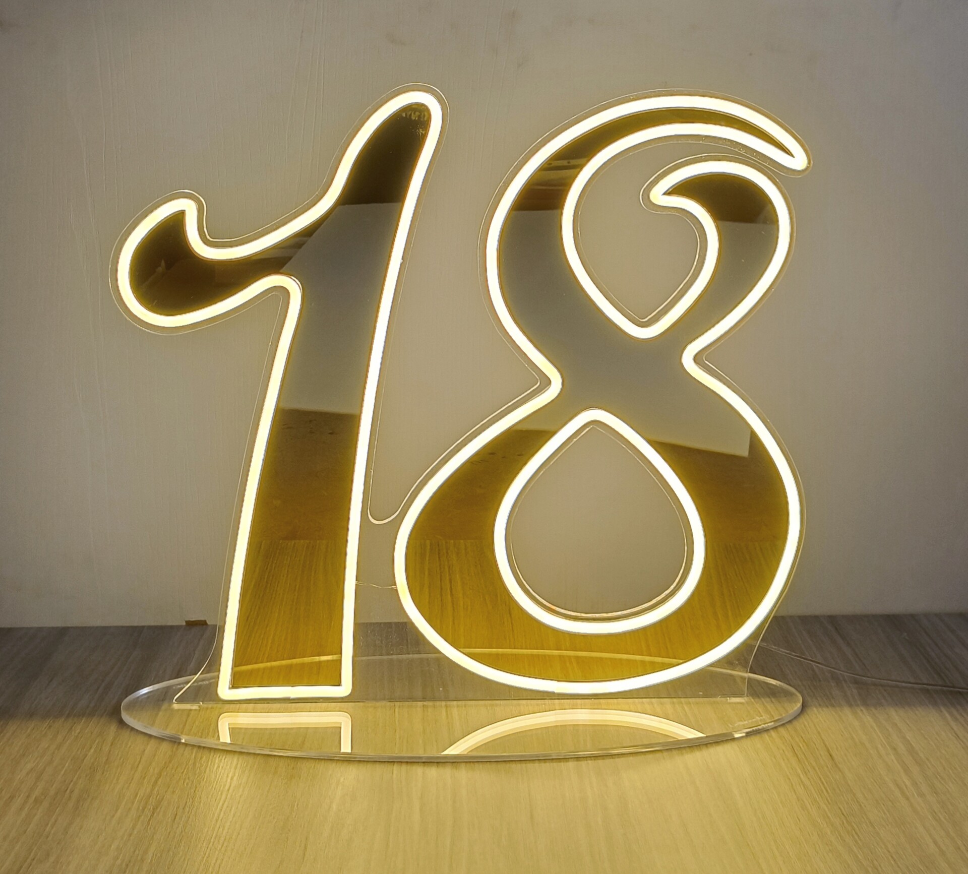 Numero neon - 18 monocolore specchiato da parete | d'appoggio BELLINVETRO VR 1310 LUXURY