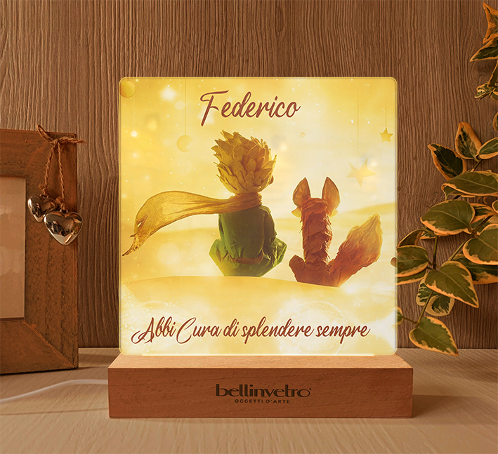 Lampada LED in plexiglass | NIGHT LIGHT | Piccolo Principe con base in legno BELLINVETRO VR-UV 413