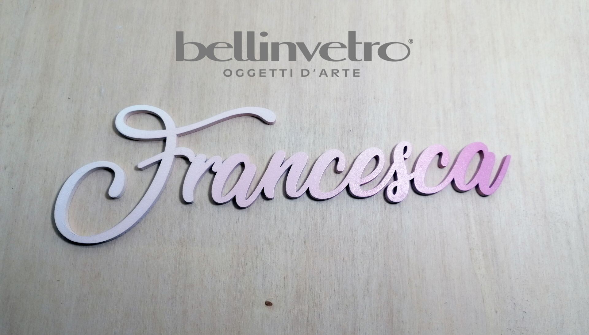 Scritte e nomi personalizzati in legno su una riga doppio colore BELLINVETRO VR 158