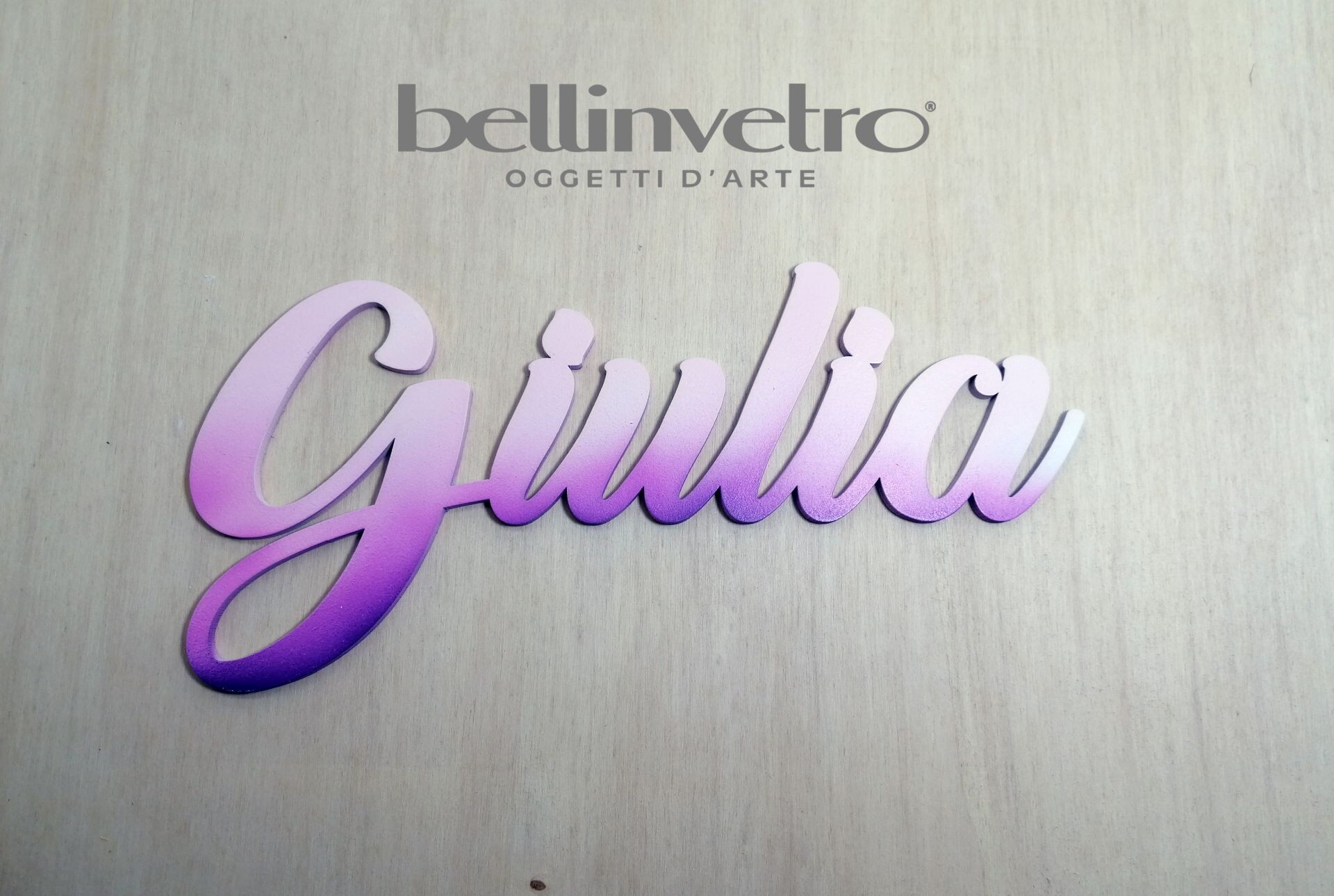 Scritte e nomi personalizzati in legno su una riga doppio colore BELLINVETRO VR 158