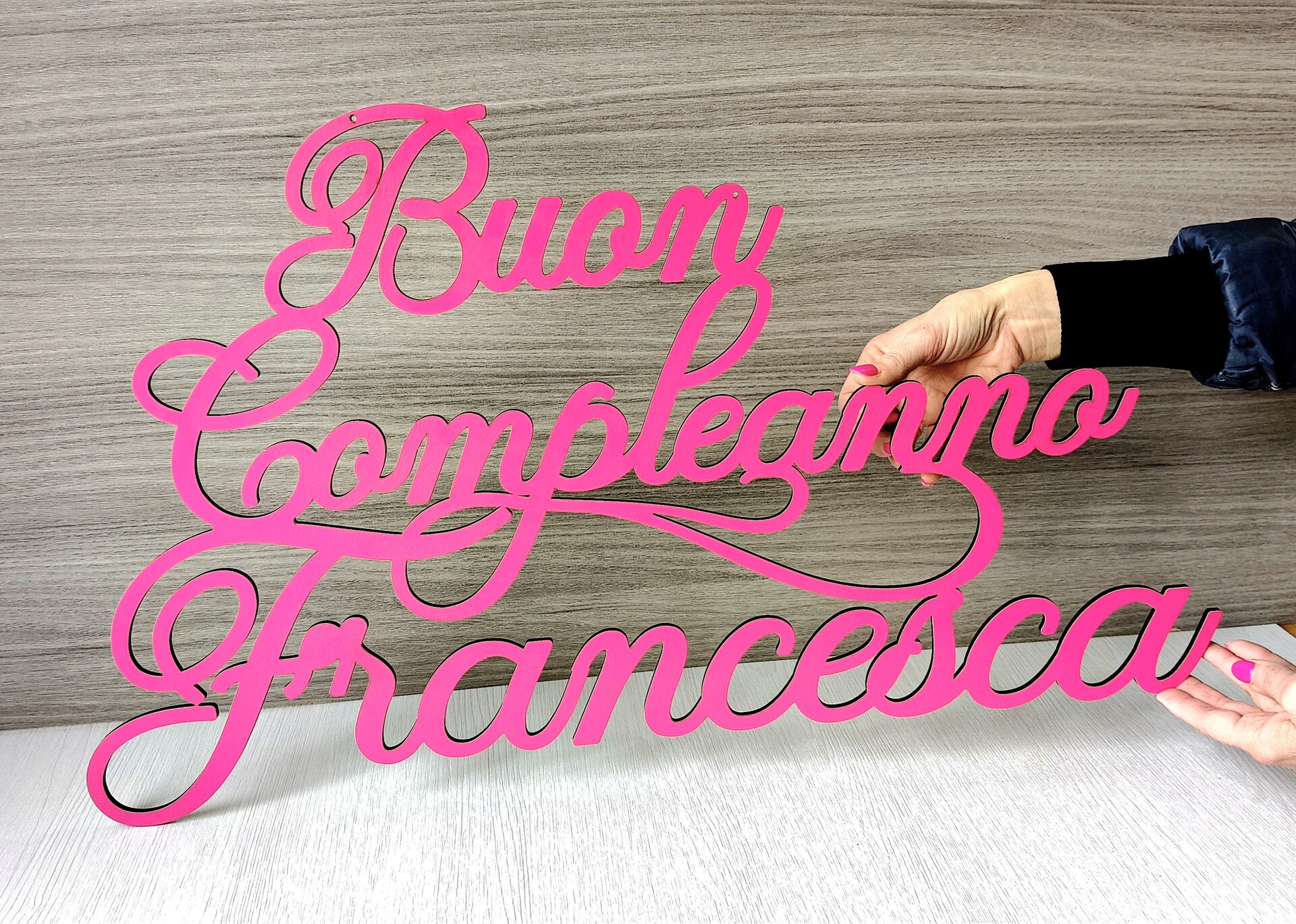 Scritta "Buon Compleanno con nome personalizzabile" in legno laccato o laminato 2/3 righe BELLINVETRO VR 1394