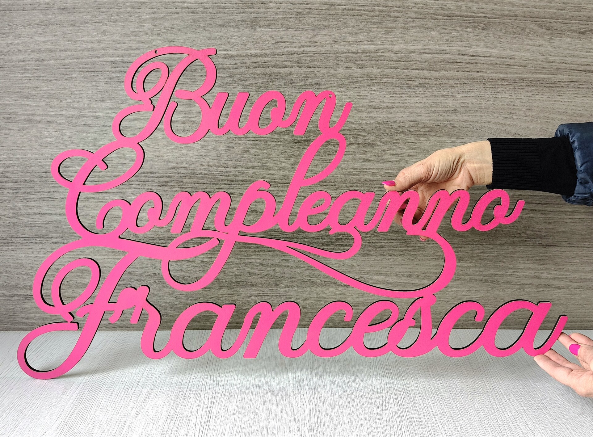 Scritta "Buon Compleanno con nome personalizzabile" in legno laccato o laminato 2/3 righe BELLINVETRO VR 1394