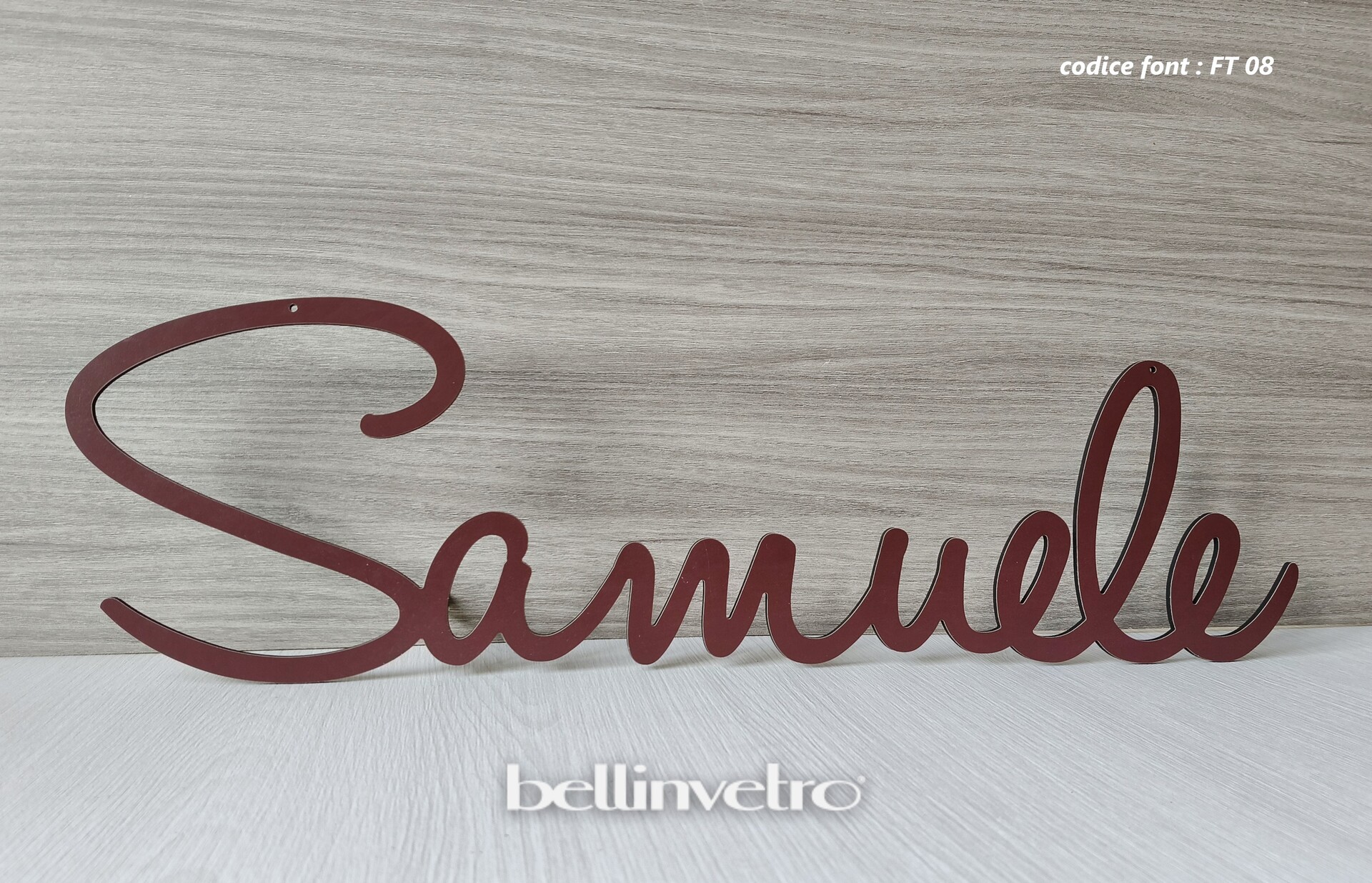 Scritte e nomi personalizzati in legno laccato o laminato su una riga BELLINVETRO VR 158