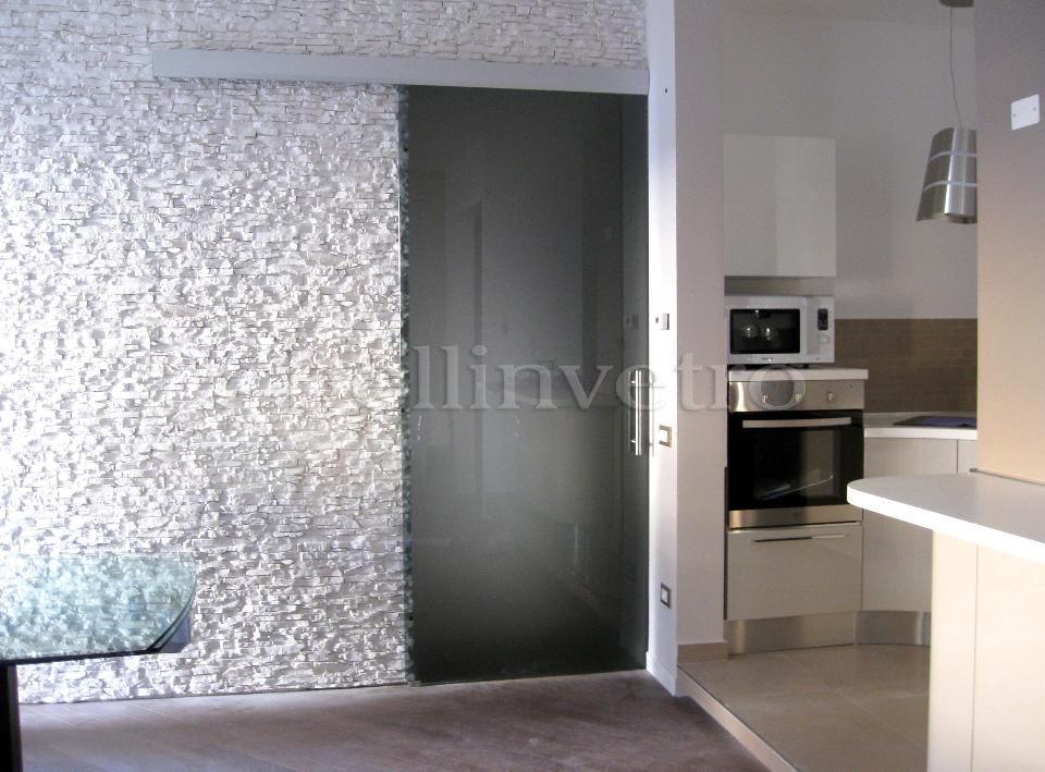 porta in vetro fumé con mantovana bellinvetro cod 596