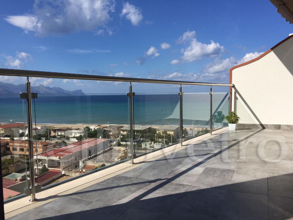 Parapetto in vetro stratificato temperato provvisto di accessori  BELLINVETRO 31