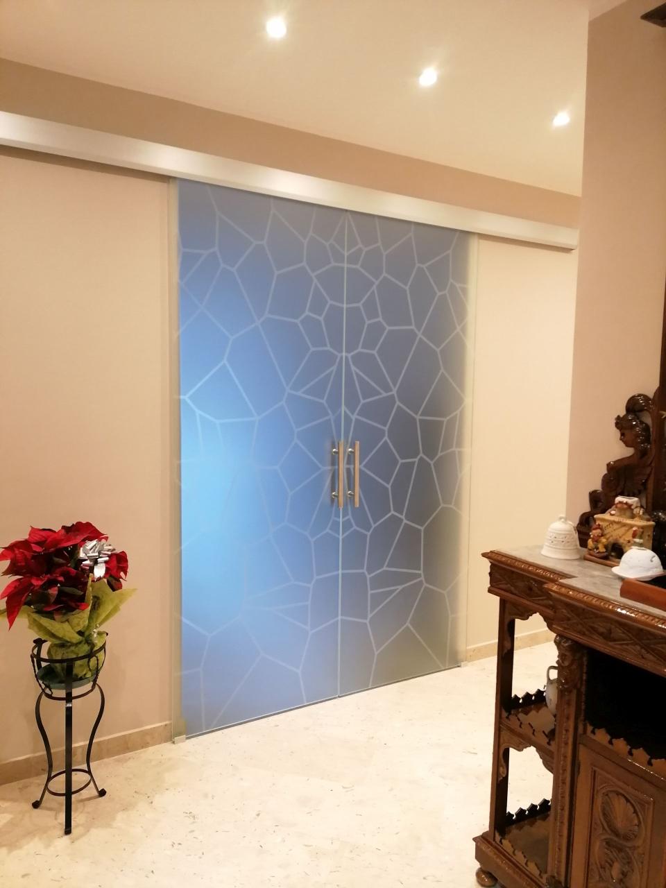 Porta in vetro scorrevole con binario bellinvetro cod 812