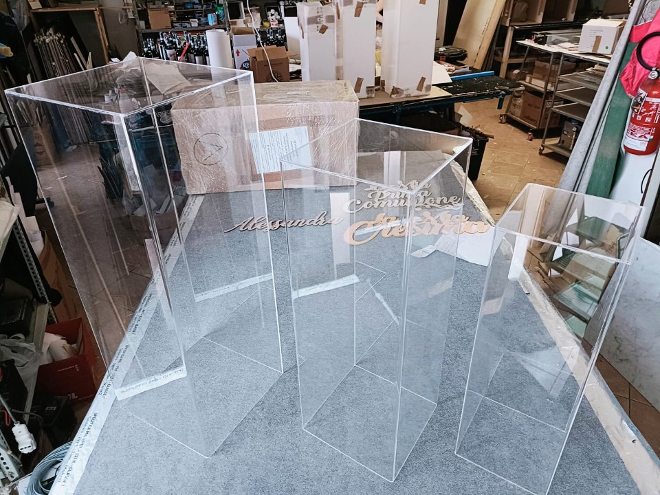 Cubi in plexiglass TERMOPIEGATI: 100Hx30L - 80Hx25L - 60Hx20L cm BELLINVETRO TRIS P